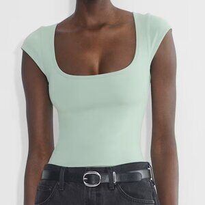 NWOT, Sold Out on Website, Aritzia Original Contour Quantum Top in Terrace Sage